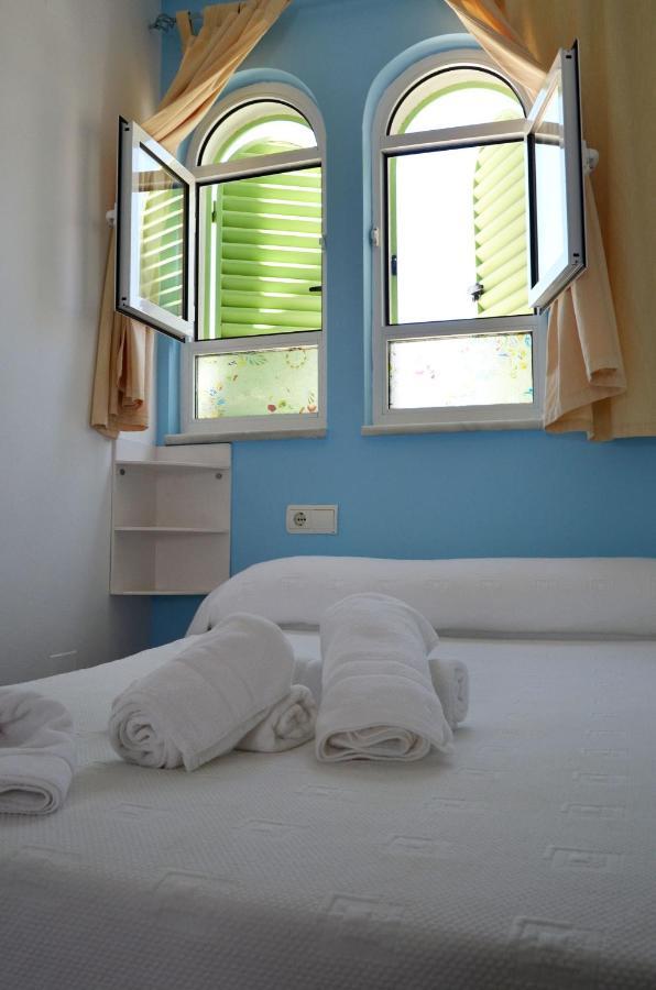 Hostal Dona Antonia Hotel Punta Umbria Ngoại thất bức ảnh
